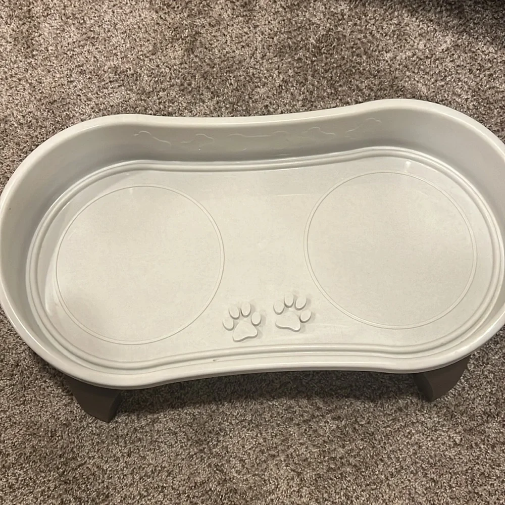 Puppy Feeding Raised Platform